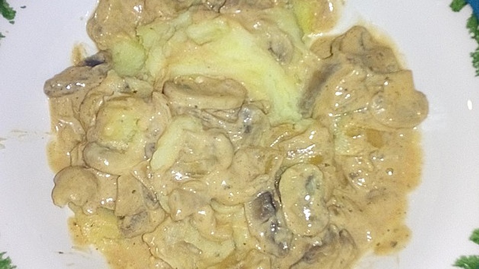 Lisas Kartoffelpuree Mit Deftiger Champignon Zwiebel Frischkase Sosse Von Gaistreich Chefkoch