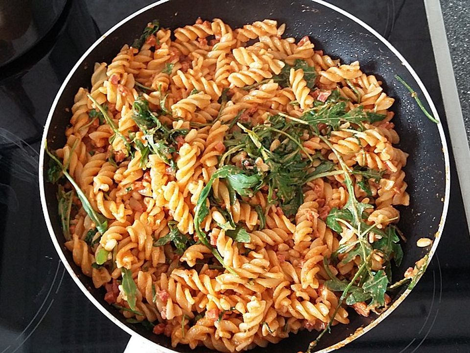 Pesto Rucola Nudeln Mit Pinienkernen Und Speck Von Juliput Chefkoch