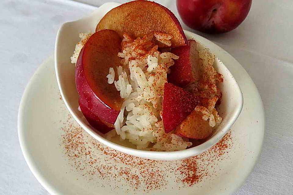 Rote Pflaume-Reis-Dessert