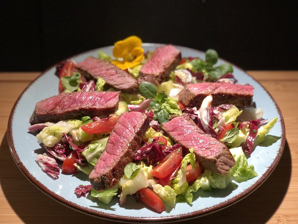 Gemischter Salat mit Rumpsteakstreifen von roellsche Chefkoch