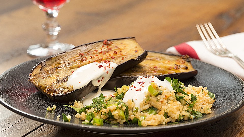 Gebackene-Auberginen-mit-Bulgur-Salat