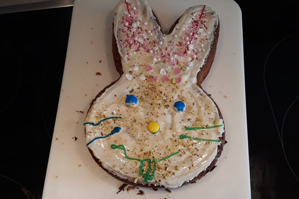 Saftiger Möhrenkuchen mit Apfel und Kokos