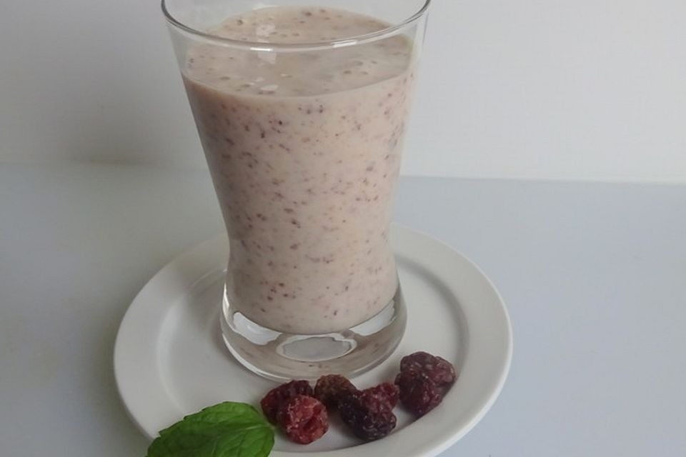 Kokos-Bananen-Smoothie mit Cranberries