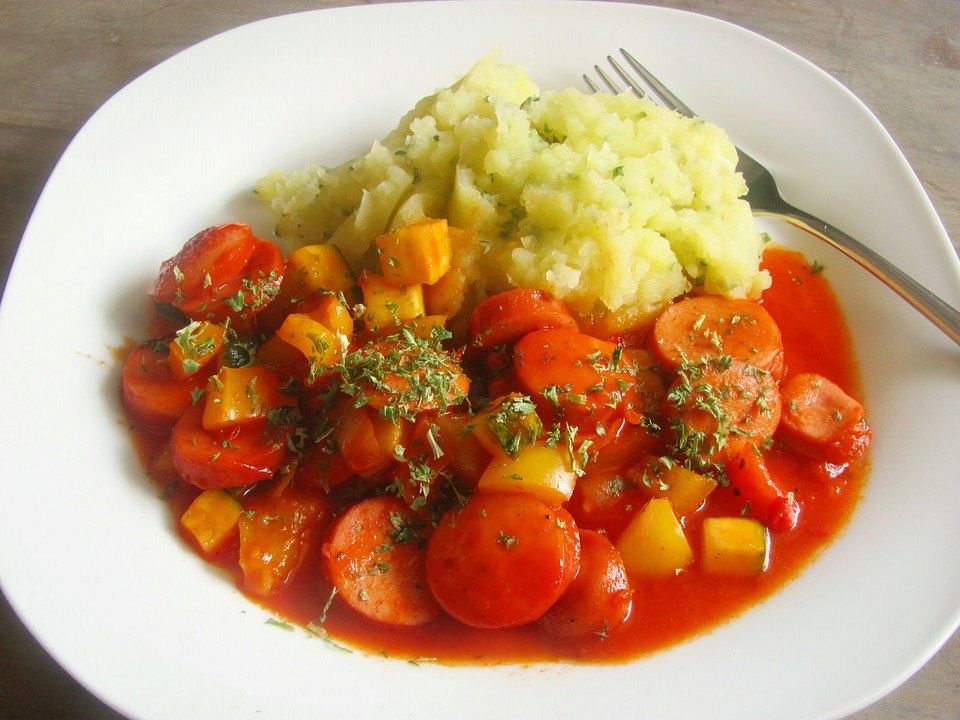 Würstchengulasch mit viel Gemüse von bille0107| Chefkoch