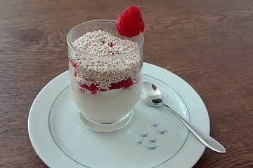 Vanille-Erdbeer-Amarant-Dessert