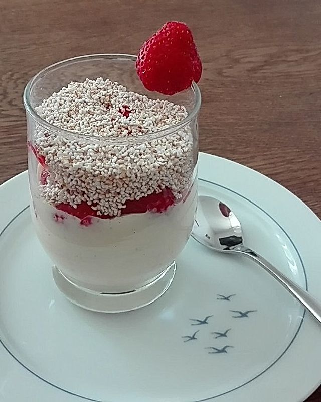 Vanille-Erdbeer-Amarant-Dessert