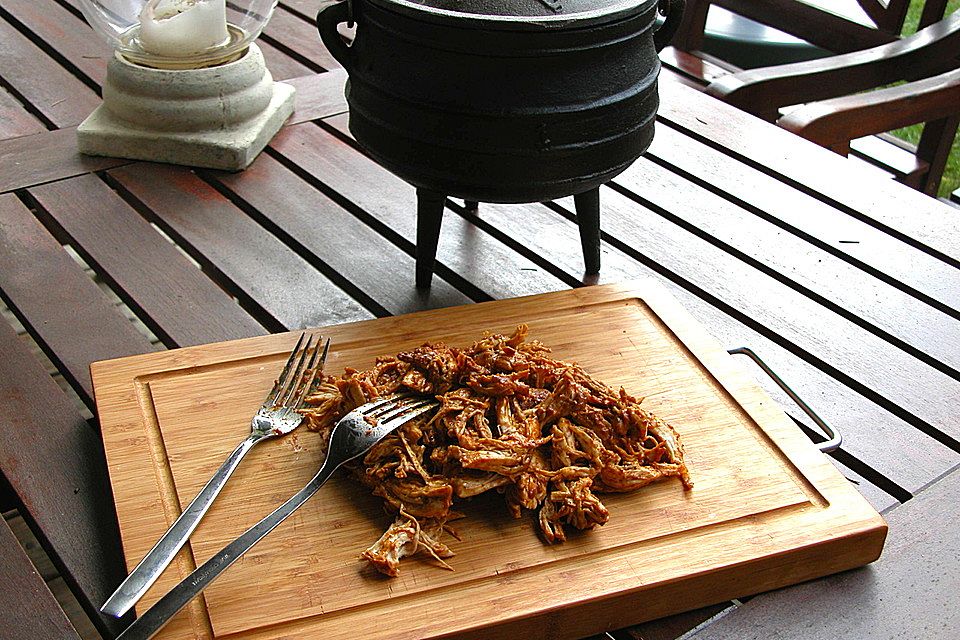 Afrikanisches Pulled Chicken aus dem Potjie