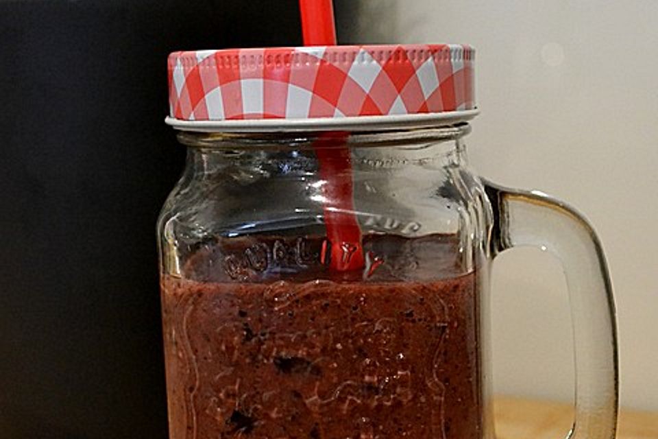 Spinat-Beeren-Smoothie mit Mandelmilch