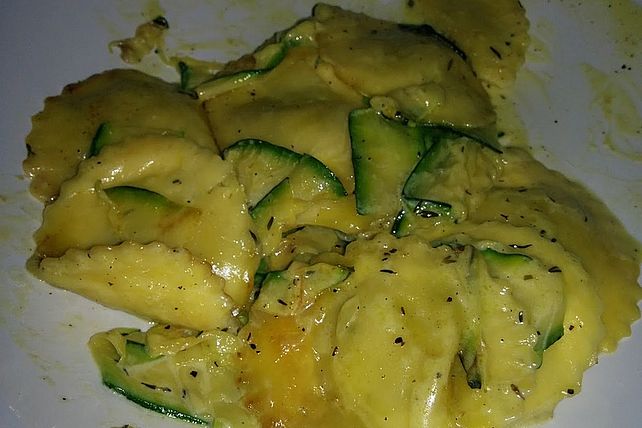 Ziegenkäse-Ravioli mit Zucchini und Rosmarin von Sigyn| Chefkoch