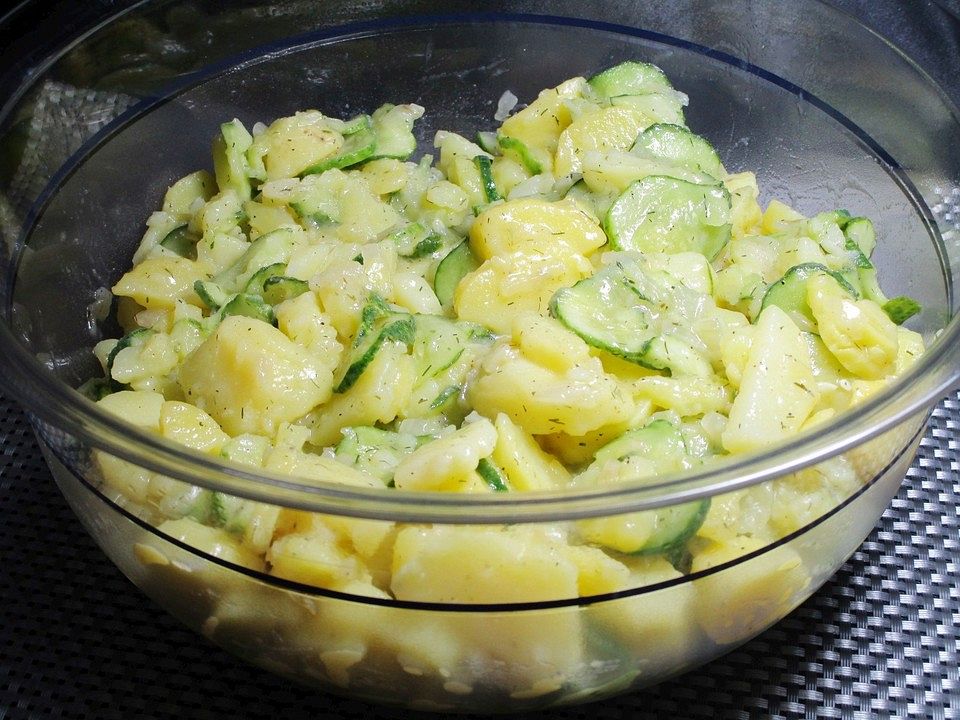 Kartoffelsalat mit Essig, Öl und Gurke von klausi60 | Chefkoch