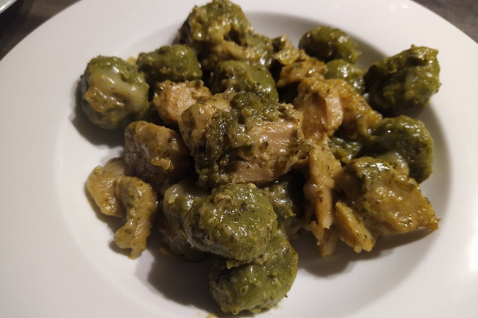 Gnocchi-Hähnchenbrust-Pesto-Auflauf