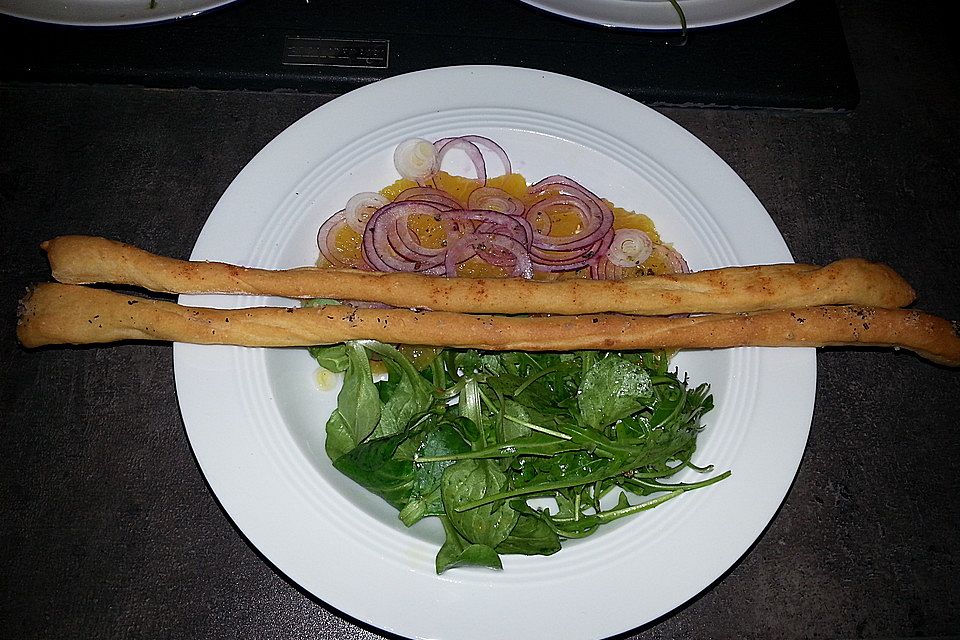 Orangen - Carpaccio mit roten Zwiebeln und schwarzem Pfeffer