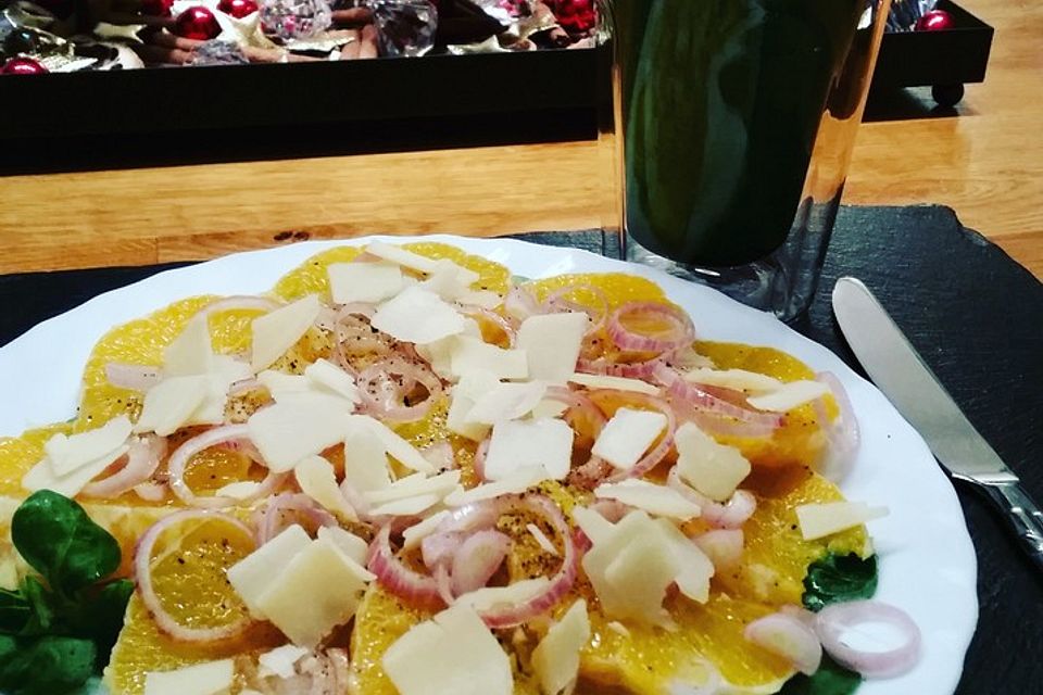 Orangen - Carpaccio mit roten Zwiebeln und schwarzem Pfeffer