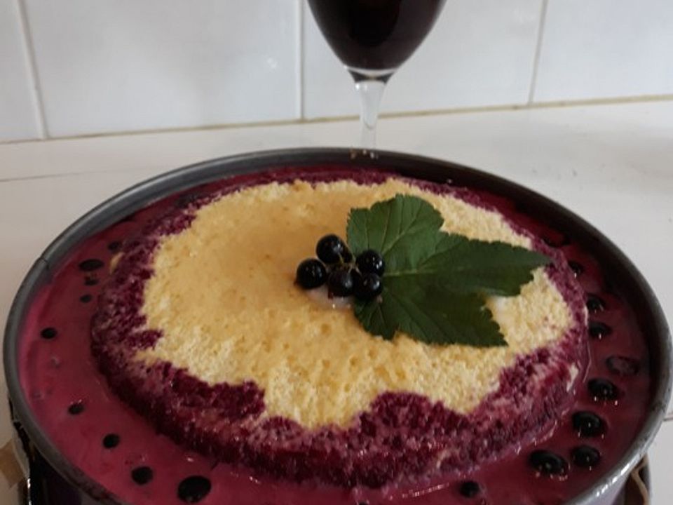 Cassis Torte mit schwarzen Johannisbeeren von karlhagenvontronje| Chefkoch