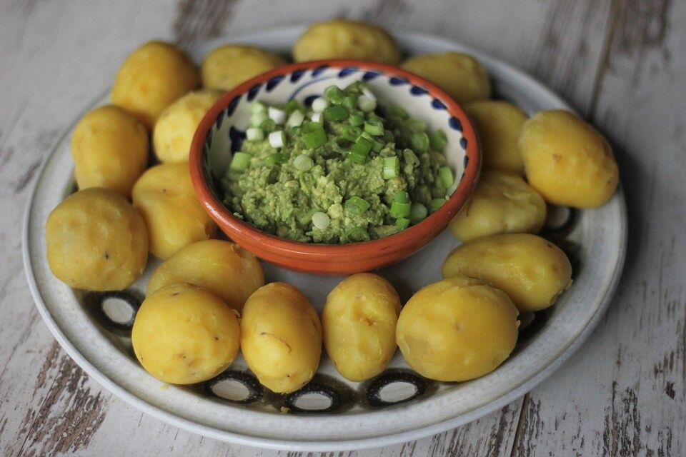 Power-Guacamole mit Pellkartoffeln