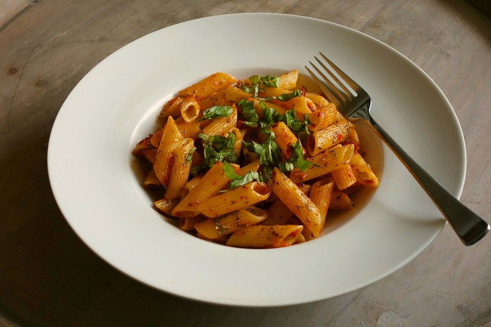 Nudeln mit getrockneten Tomaten