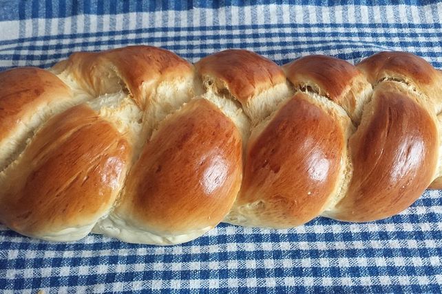 Hefeteig für Zopfbrot, Schnecken oder Figuren von muehlebach| Chefkoch