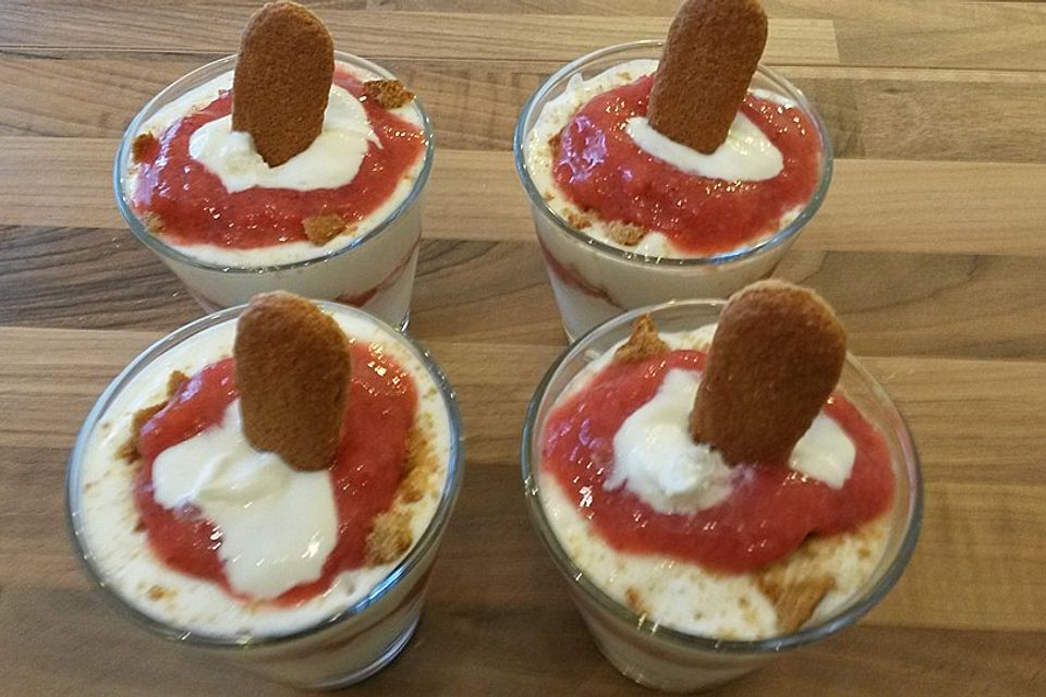 Erdbeer-Schichtdessert Erdbeer-Schichtdessert