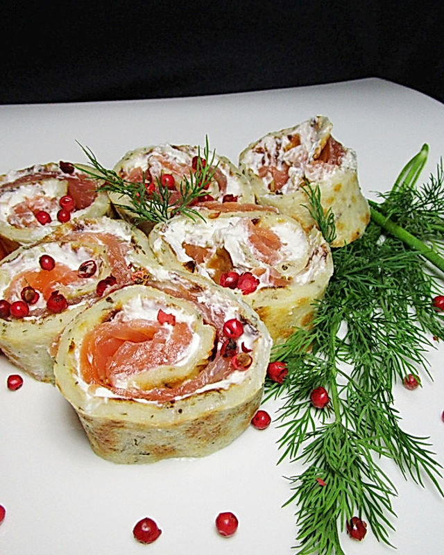 Kräuter-Pfannkuchen-Röllchen mit Graved Lachs und Meerettichcreme