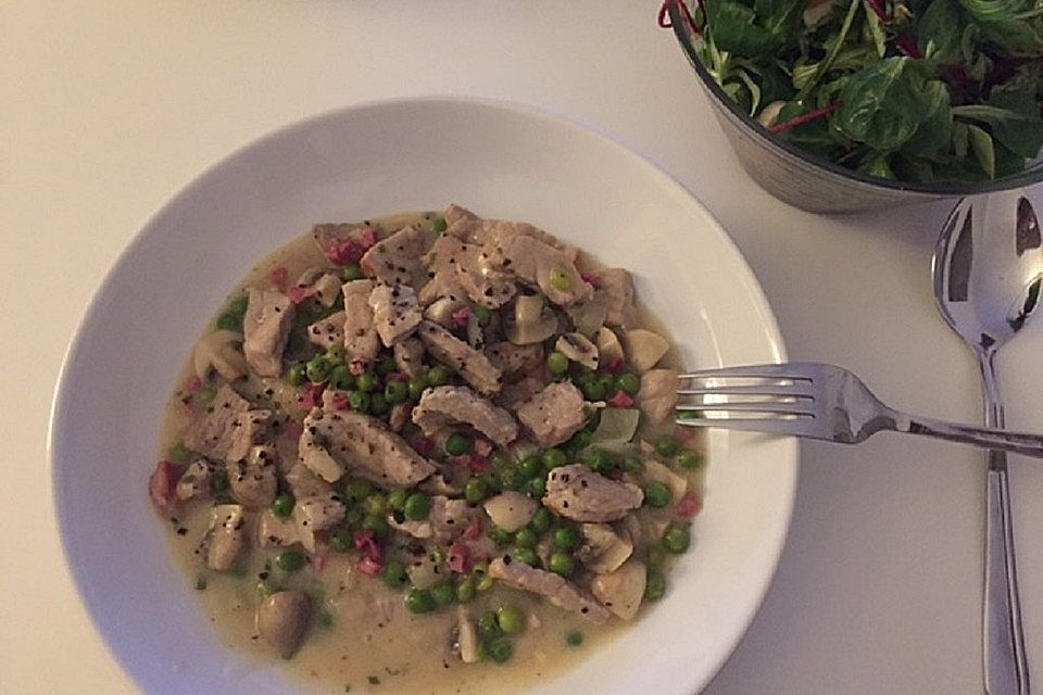 Schweinegeschnetzeltes mit Champignons und Erbsen