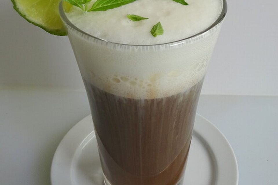 Kaffee Cuba mit Rum und Limette
