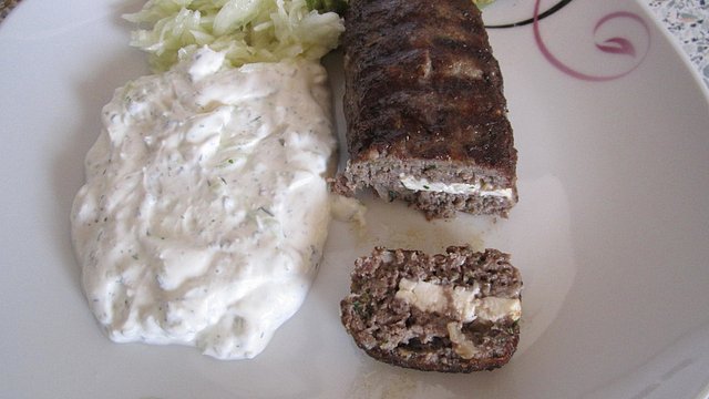 Rinderhacksteaks mit Fetakäse gefüllt nach Möppis Art von moeppi1904