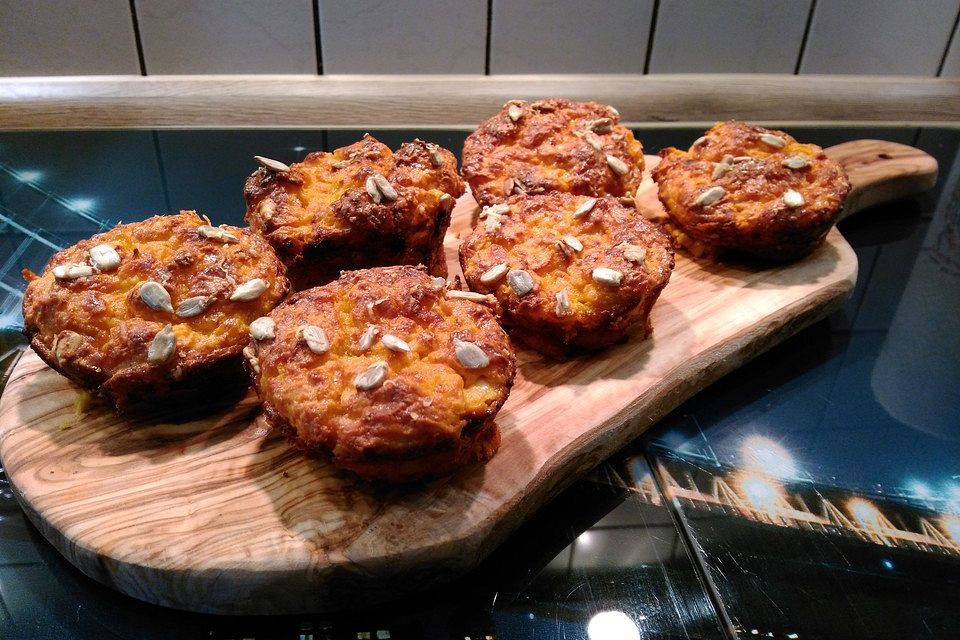 Süßkartoffel-Muffins mit Parmesan und Chili