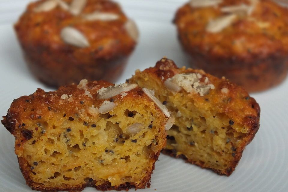 Süßkartoffel-Muffins mit Parmesan und Chili