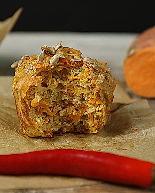 Süßkartoffel-Muffins mit Parmesan und Chili