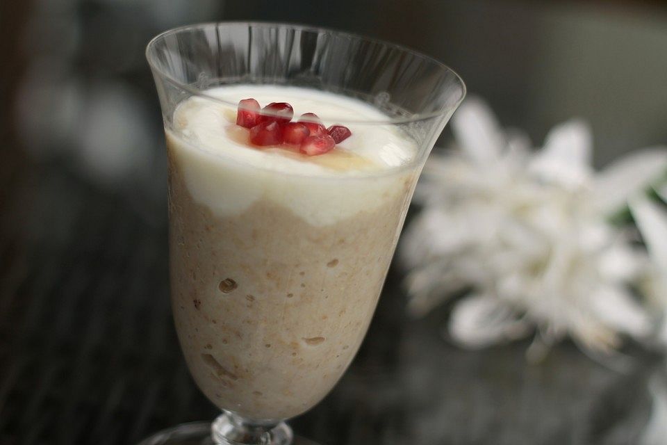 Klassisches Porridge mit Wasser und Milch