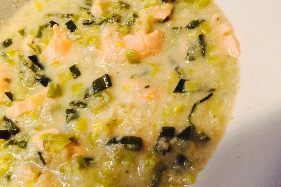 Grünkern-Porree-Suppe mit Räucherlachs à la Gabi