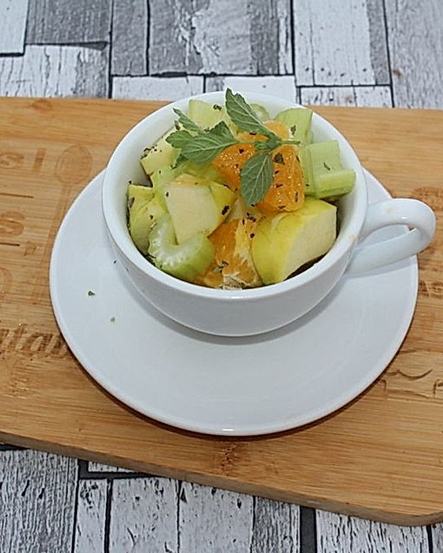 Apfel-Orangen-Sellerie-Salat