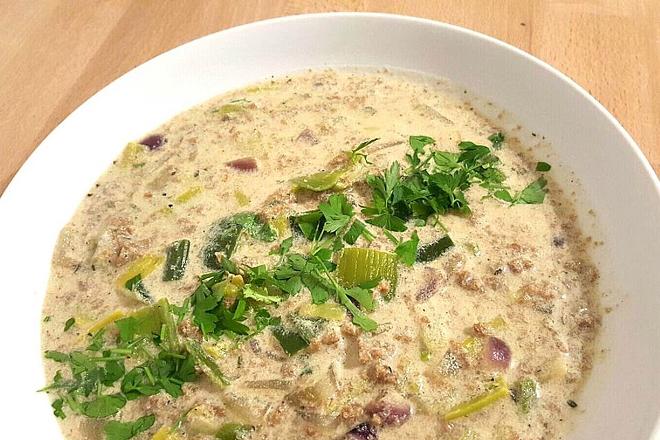 Vegane Lauch-Käse-Hack-Suppe