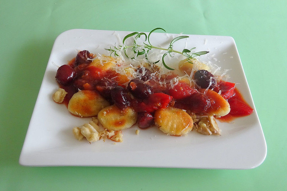 Gebratene Gnocchi mit Cranberry-Tomatensauce