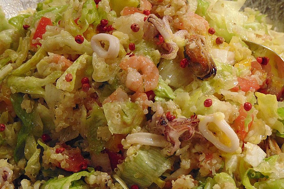 Quinoasalat mit Meeresfrüchten und Limetten-Ingwer-Dressing