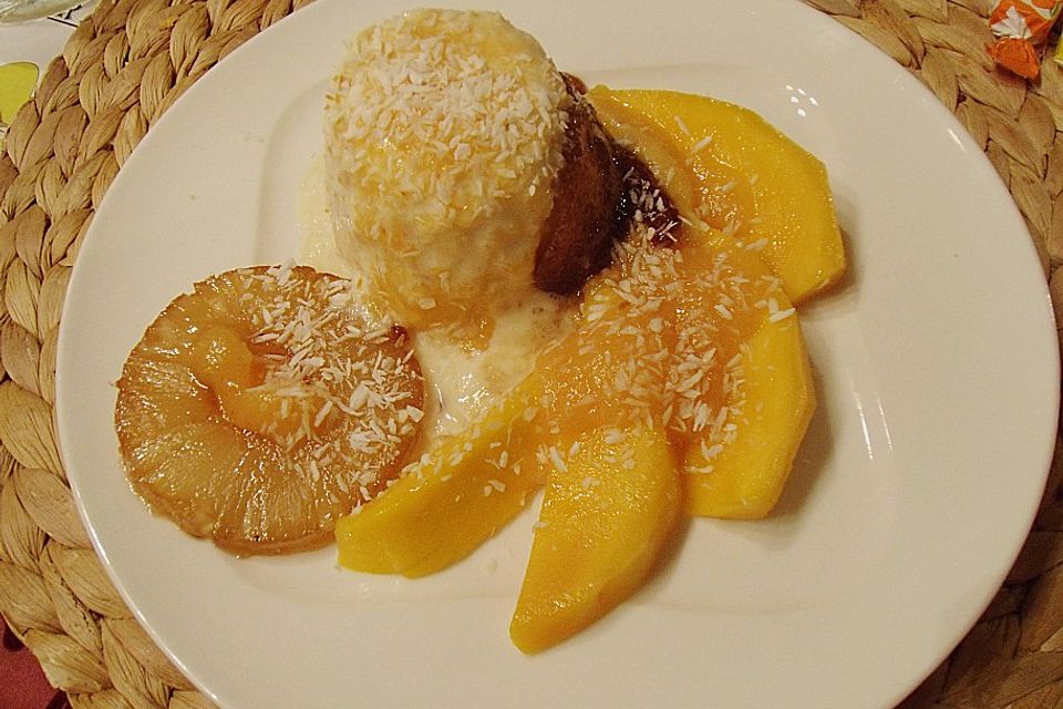 Kokosparfait mit Mango und Ananas