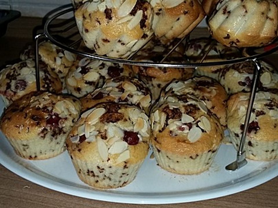 Schoko-Mandel-Kirsch-Muffins von roeschen-h| Chefkoch