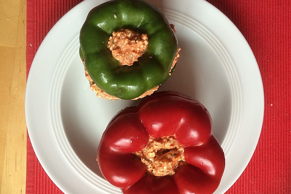 Mit Hähnchenbrust gefüllte Paprika