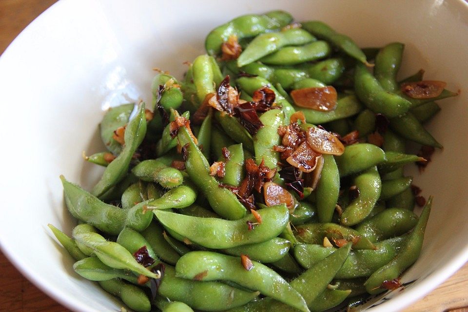 Edamame in würziger japanischer Sauce