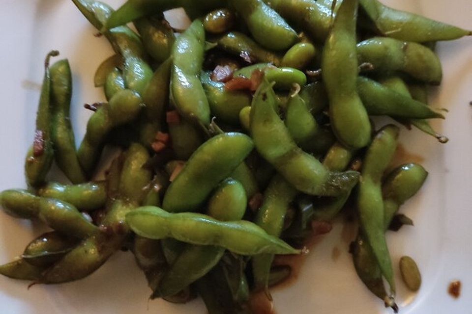 Edamame in würziger japanischer Sauce