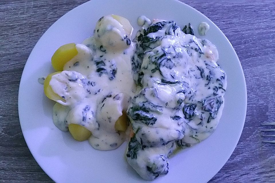 Lachsfilet in Gorgonzola-Sahne-Sauce