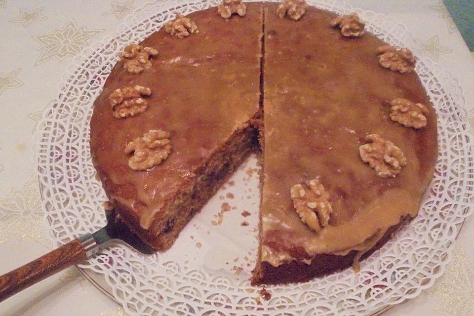 Walnuss-Amaretto-Schoko-Kuchen mit Karamellguss