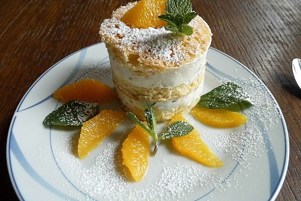 Orangen-Creme-Türmchen mit Minze