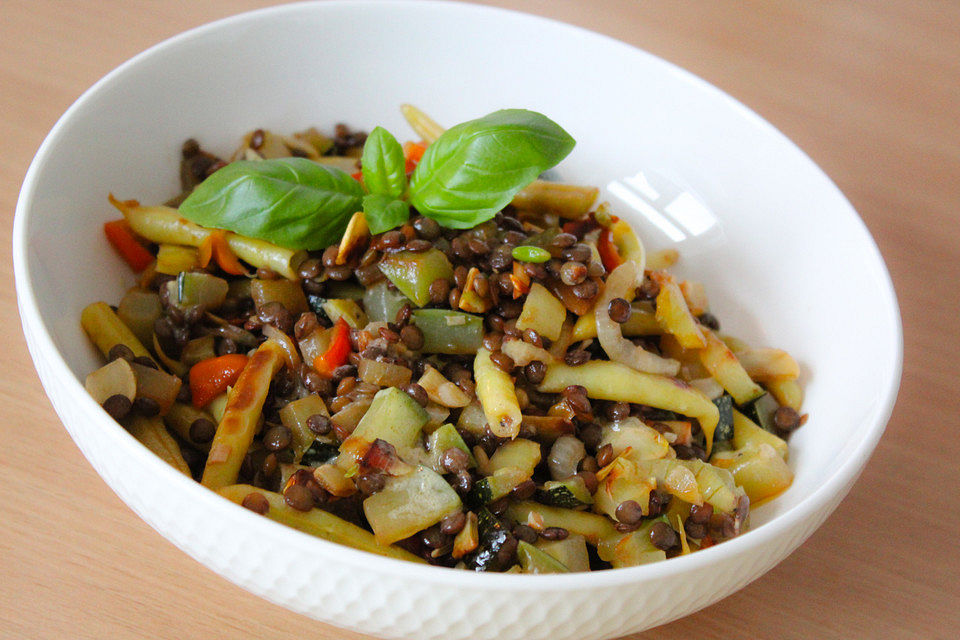 Warmer Linsen-Zucchini-Salat