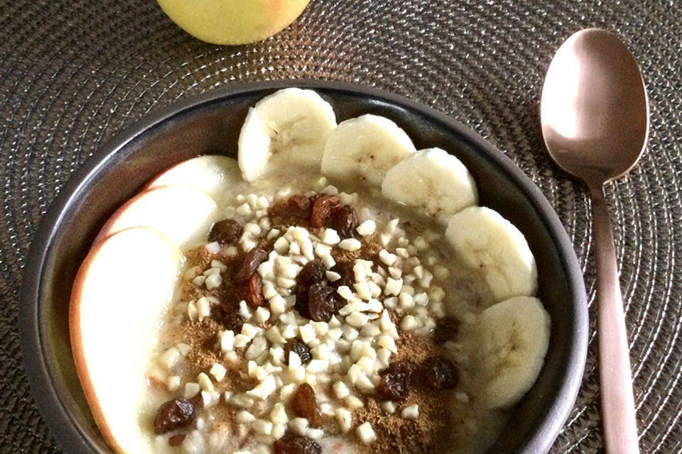 Schneller Körnerbrei mit Apfel, Banane und Mandel