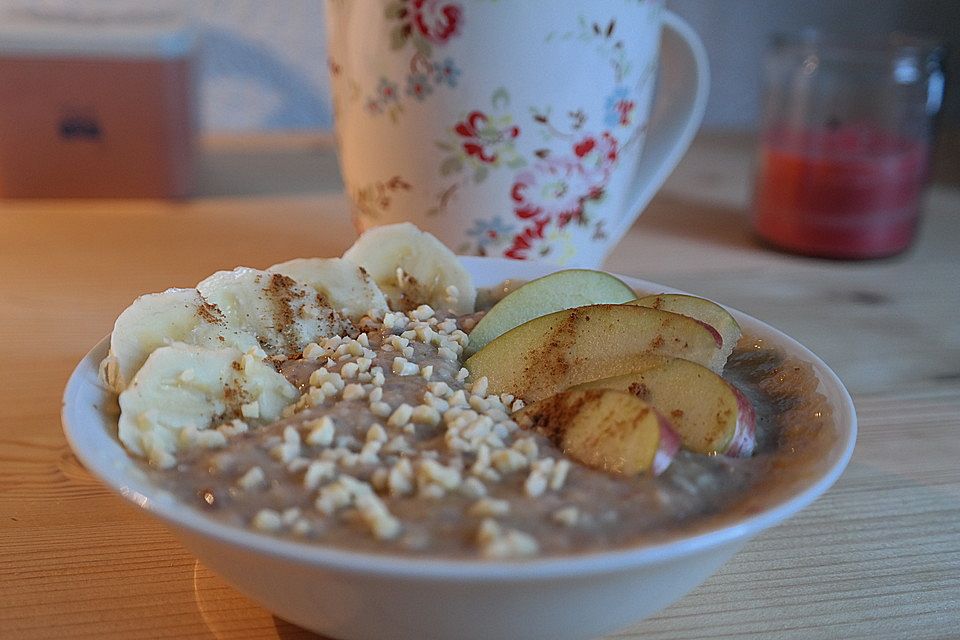 Schneller Körnerbrei mit Apfel, Banane und Mandel