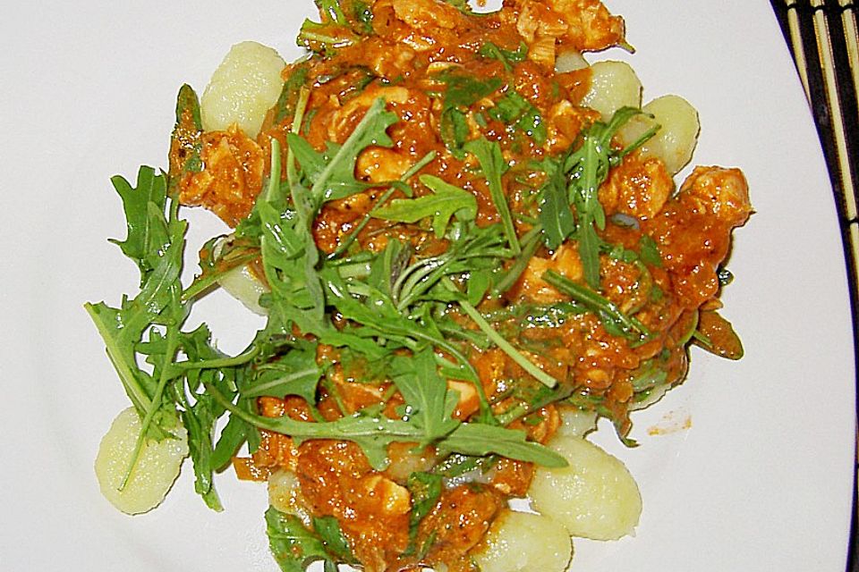 Gnocchi mit Lachs und Rucola