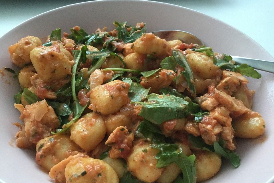 Gnocchi mit Lachs und Rucola