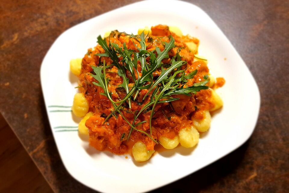 Gnocchi mit Lachs und Rucola