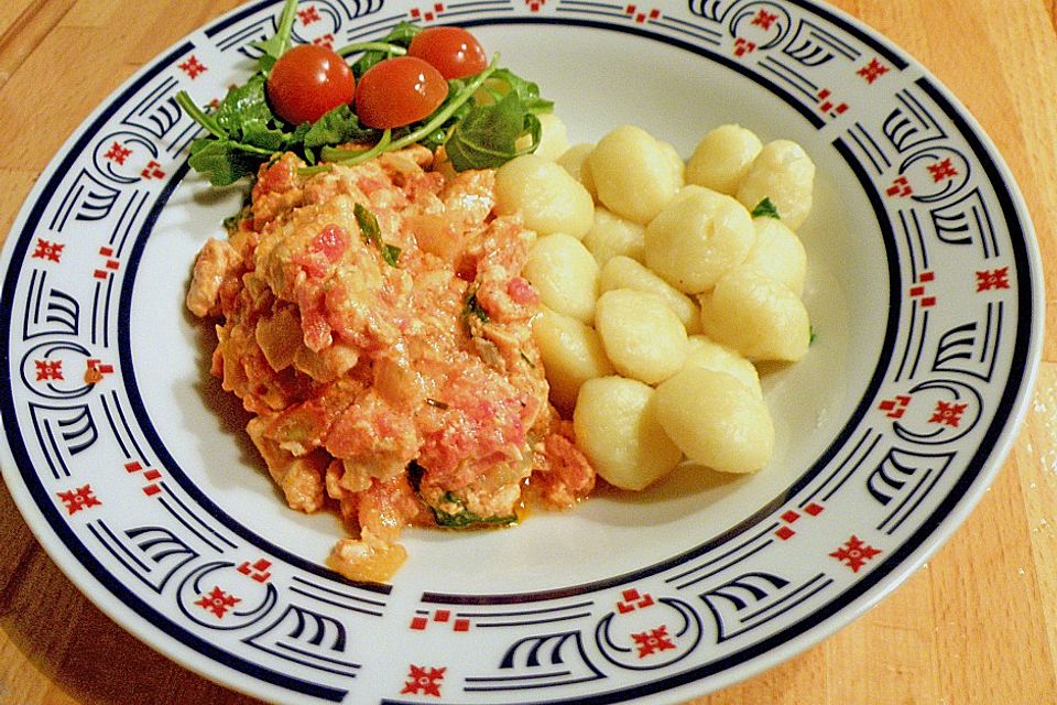 Gnocchi mit Lachs und Rucola